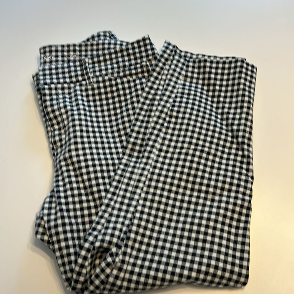 Old Navy Pixie Capris - Size 8